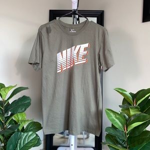 Camouflage Nike Vintage Sportswear Graphic Tee Shirt